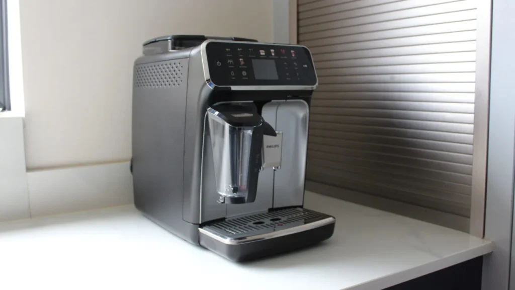 Philips-Series-5500-LatteGo-Bean-to-Cup-Coffee-Machine2-1300x731 (1)